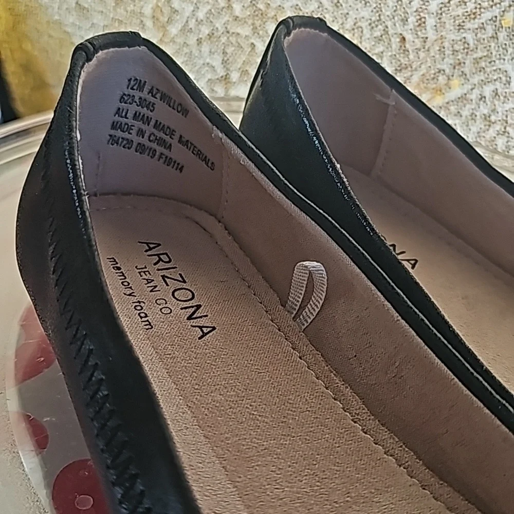 I Nw/ o tags Arizona Ballet Flats patent leather girls sz 12M memory foam Willow